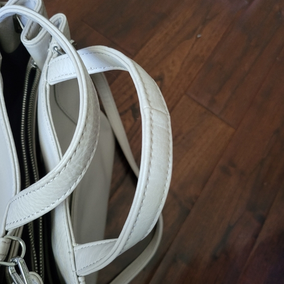 Matt and Nat Fleury vegan leather bag and matching bifold wallet - Picture 6 of 13